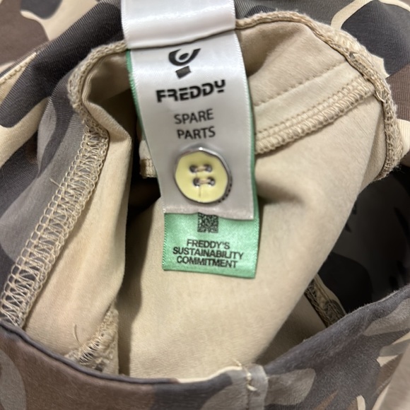 Brand new NWOT camo Freddie’s pants - Picture 5 of 6